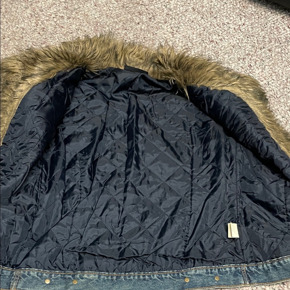 Vibtage y2k Denim quilted Jacket with Faux Fur collar and cuff Trim - Picture 10 of 11